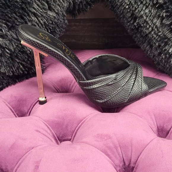 Heels - Picture 3 of 3